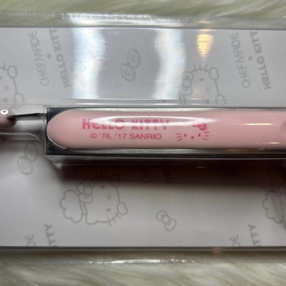 New Sanrio Chef Made Hello Kitty Silicone Food Tongs - Picture 4 of 4